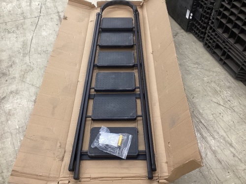 Step Ladder  - Lot 148
