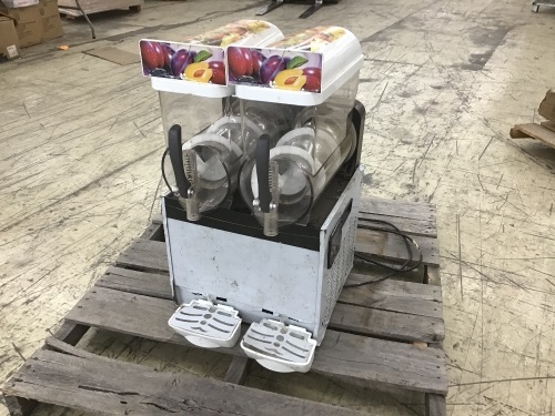 Frozen Drink Slush Machine - Gets Ice Cold & Turns, Not Tested Further  - Lot 94