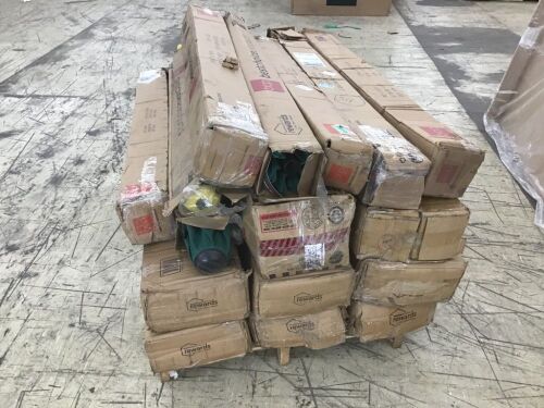 Pallet of (8) Cantilever & (8) Market Umbrellas - Uninspected E-Comm Returns  - Lot 75
