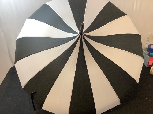 Black & White Colorblock Umbrella - Lot 189
