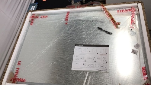 42x28" Anti-fog Mirror w/ Light - Lot 64