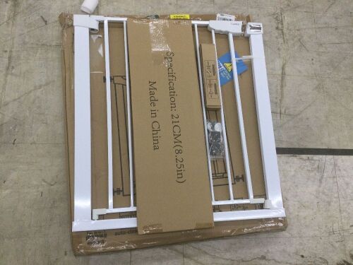 Cumbor Auto-Close Baby Safety Gate  - Lot 546