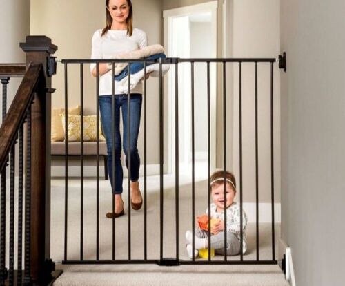 Regalo Extra Tall Top of Stair Gate - Lot 141