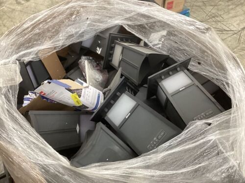 Pallet of Bluetooth Speaker Lanterns  - Lot 478