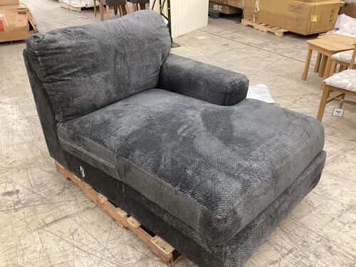 Jackson Furniture Right Arm Chaise Sectional Piece - Damage to Back  - Lot 174