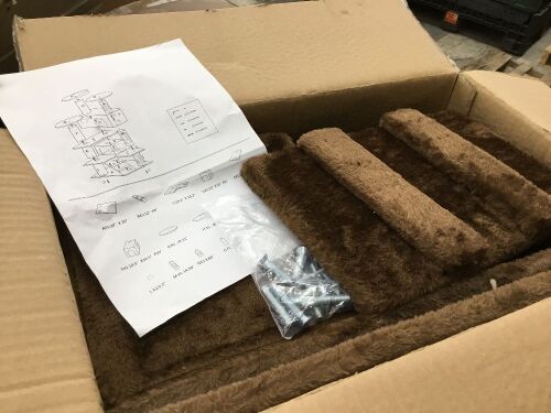 Cat Tower - Lot 523