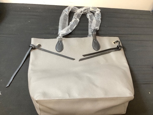 Women's large leather tote bag - Lot 227
