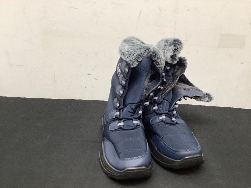 Women's Winter Boots Size 8 - Lot 484