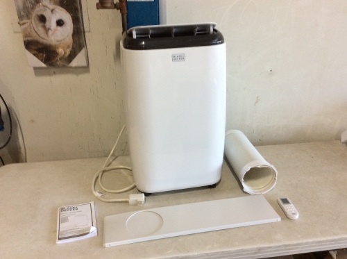 BLACK+DECKER Portable Air Conditioner with Remote Control, 10,000 BTU - Lot 158