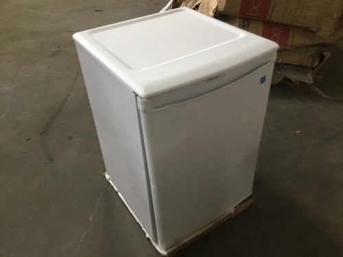 Danby Designer 2.6 cu. ft. Compact Refrigerator  - Lot 388