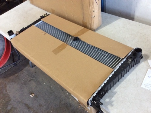 2-Row Radiator for Ford F-150, 250, 350, Expedition 5.4L Engine. Has a Broken Bracket (see pictures) - Lot 1095