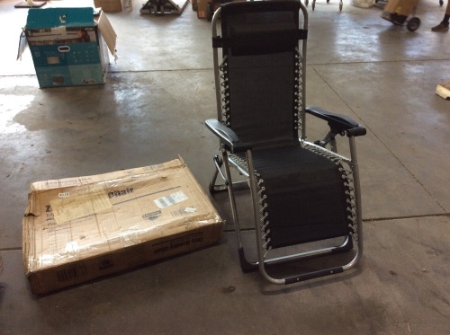 Portable Outdoor Zero Gravity Chair - Lot 1101