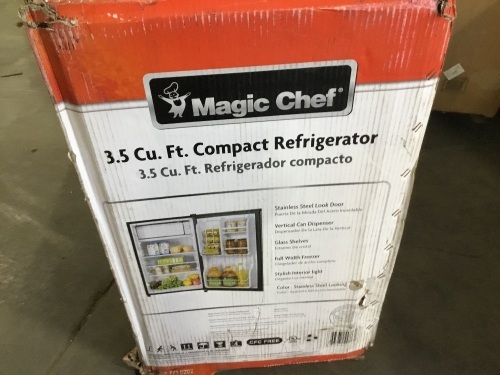Magic Chef 3.5 Cu. Ft Compact Refrigerator  - Lot 148
