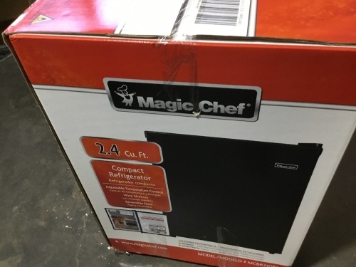 Magic Chef MCR240B1 Compact Refrigerator 2.4 Cu. Ft. Door Does Not Shut Correctly - Lot 301