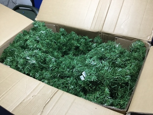 Pre-Lit Artifical Fir Christmas Wreathw/ LED Lights, Plug-In  - Lot 527