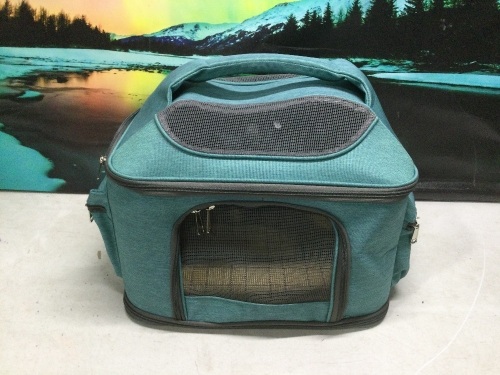 Small Pet Travel Carrier - Lot 1042