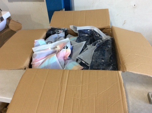 Large Lot of New Ladies Clothing & Accessories - Lot 365