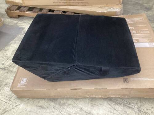 Wedge Pillow  - Lot 427
