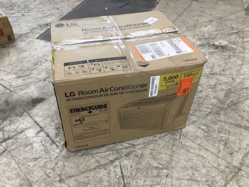 LG 5,000 BTU 115-Volt Window Air Conditioner - Fan Works, Doesnt Blow Cold Air  - Lot 231