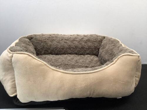 Small Pet Bed - Lot 440