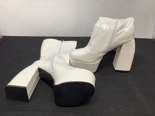 White Leather Platform High Heel Boots Size 11.5 - Lot 351