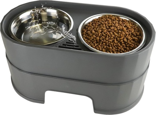 RIZZARI Raised Stainless Steel Pet Bowls - Lot 147