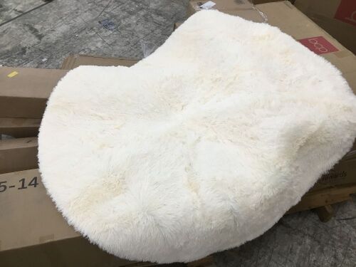 58" Round Bath Rug  - Lot 376