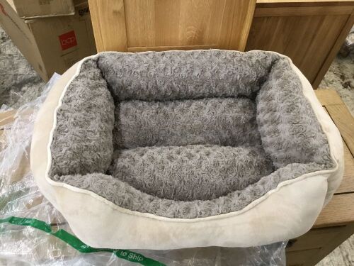 Small Pet Bed  - Lot 407