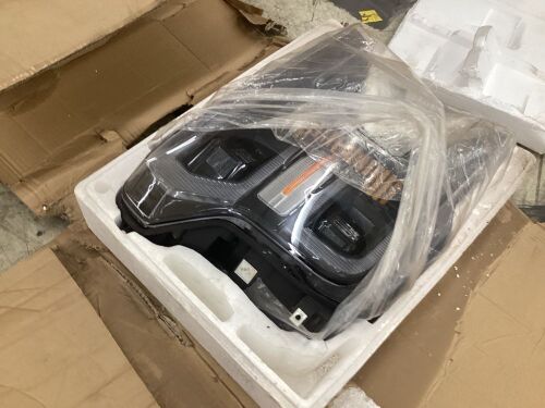 VLAND YAA-F150-2042 LED Headlight for 2018-2020 Ford F-150 - Lot 339