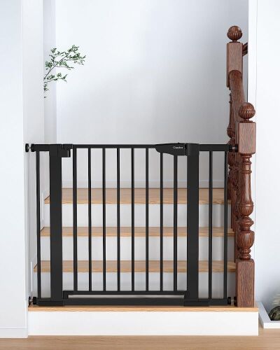 Cumbor 29.7"-46” Auto Close Safety Baby Gate, Black  - Lot 661