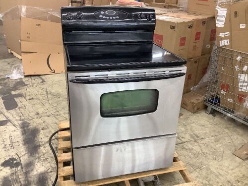 Maytag 30" Freestanding Smoothtop Electric Range with 4 Radiant Elements - Lot 181