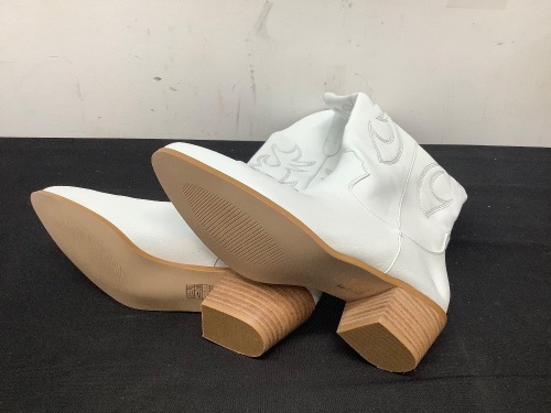 White Leather Cowgirl Boots Size 6 - Lot 390