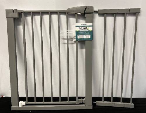 BABELIO 26-40" Easy Install Pressure Mounted Metal Baby/Pet Gate - Lot 462