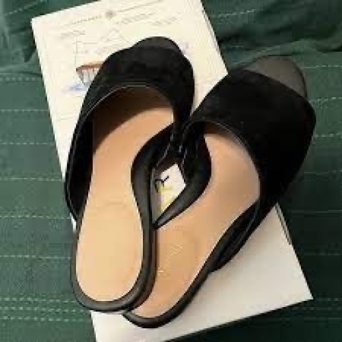 Taryn Rose Vanessa Sandals Black Size 8 - Lot 141