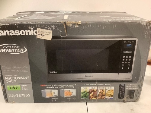 Panasonic Microwave, E-Commerce Return, Powers Up, Sold as is - Lot 36