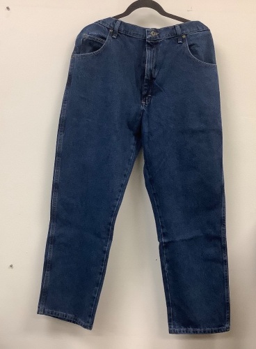 Mens Jeans, 38/30, Appears New - Lot 569