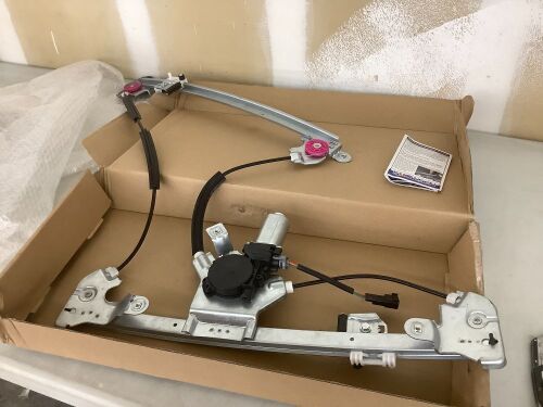 Showsen Automotive Electric Window Regulator  - Lot 607