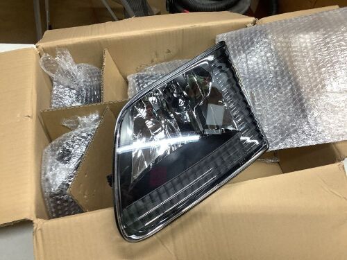 Headlights & Corner Lights for 97-03 Ford F150, 97-02 Expedition - Lot 330