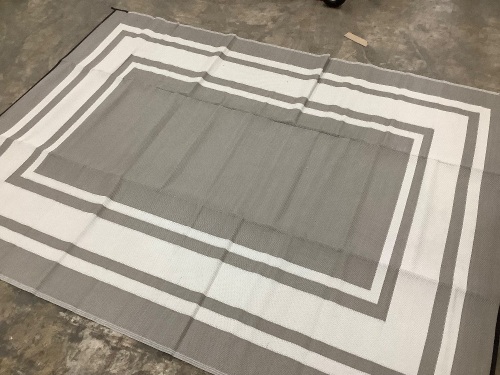 Patio Rug 12 x 9 ft - Lot 7602