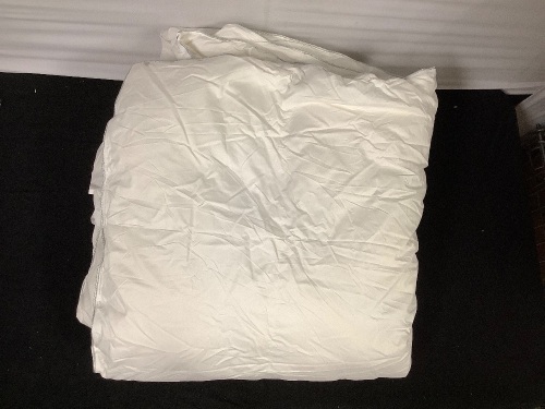 Comforter Appears to be Queen or King - Lot 271