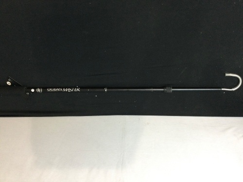 38" Ocean Masters Stainless Steel Hook For Durability and Corrosion Resistance - Lot 250