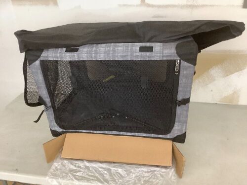 Collapsible Travel Pet Crate  - Lot 763