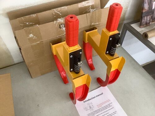Universal Heavy Duty Wheel Lock, Set of 2  - Lot 773