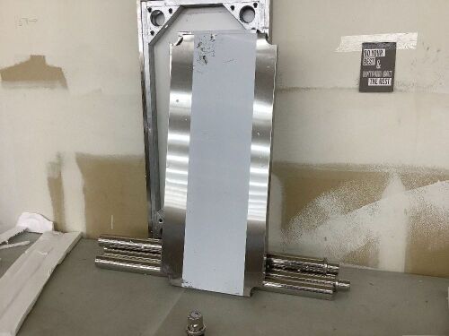 VEVOR 36x18x34 inch Commercial Stainless Steel Prep Table, 2 Adjustable Undershelf - Damaged Foot, Scratches - Lot 559