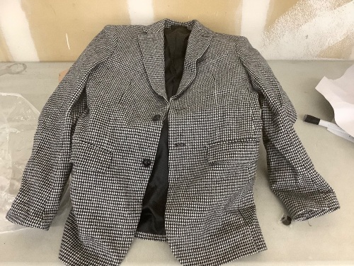 Plaid Suit Jacket, Size 38  - Lot 713