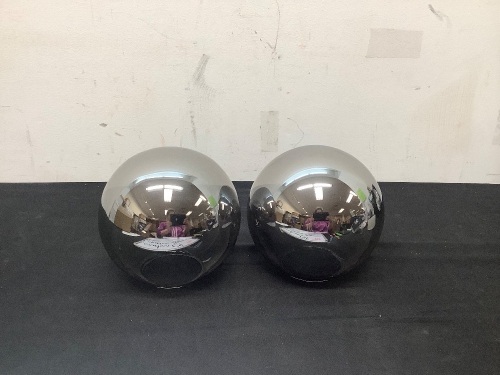 Set of (2) Silver Globe (32 X 16 X 16 CM) - Lot 234