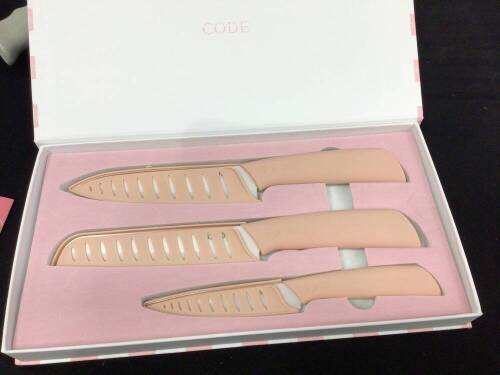 CODE LoveLife 3 Pcs Ceramic Knife Set - Lot 285