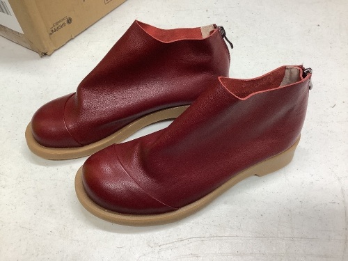 Women's Handmade Leather Short Boots, Size 39  - Lot 389