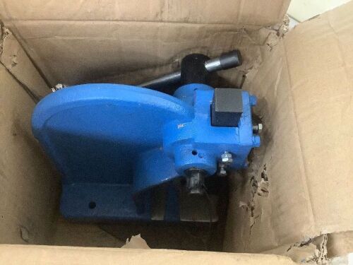 VEVOR 1 Ton Ratchet Leverage Arbor Press 4-5/8 inch Max. Working Height, with Handwheel - Missing Hardware - Lot 650