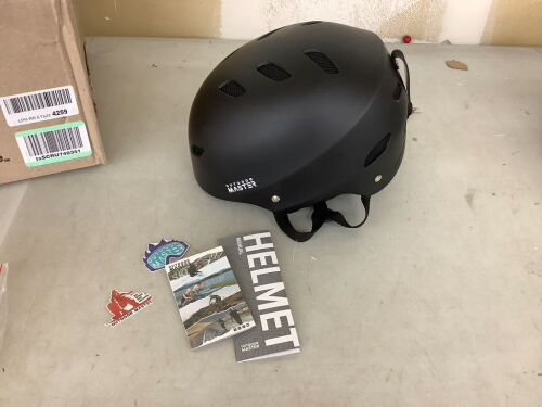 OutdoorMaster Snowboard Helmet, L - Lot 514